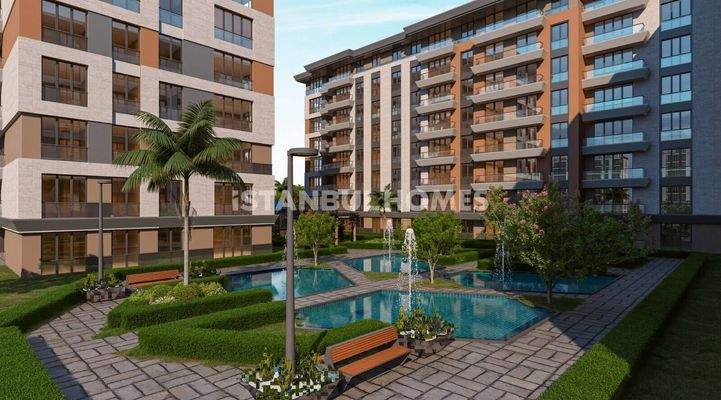 Flats in a Complex with Pool in Kucukcekmece Istanbul