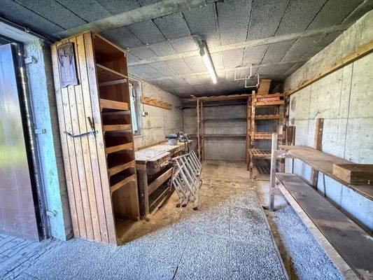 Keller und Pkw-Garage