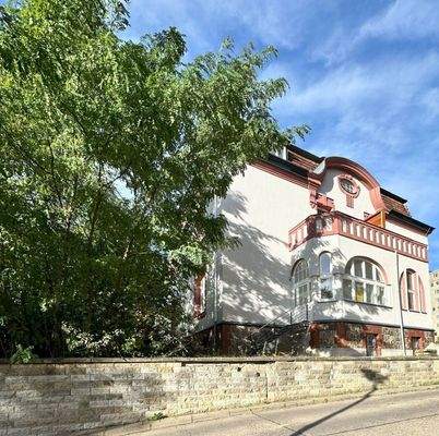 Straßenansicht / Zugang über Wintergarten