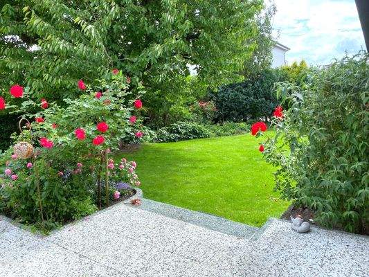 Hauptwohnung: Blick von der Wohndiele in den Garten