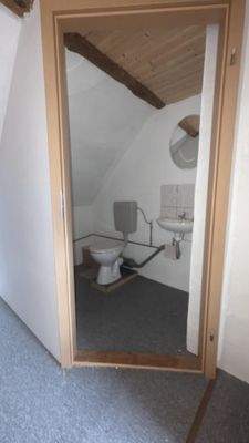 einfaches Gäste-WC im DG