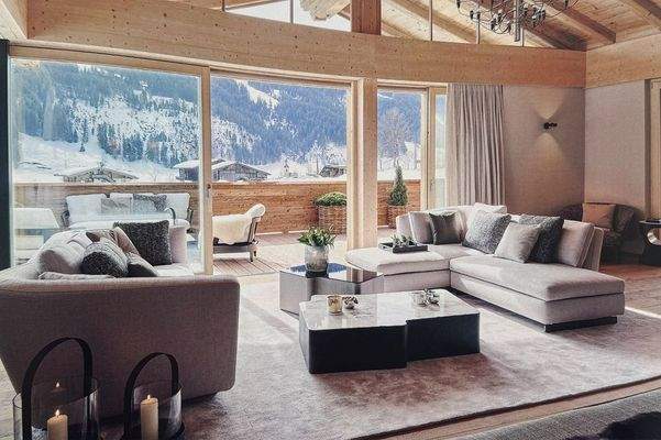 Der Wohnbereich mit traumhaftem Ausblick ...