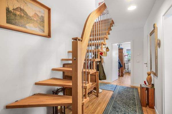 Flurbereich / Treppe, die in das 1. Obergeschoss führt