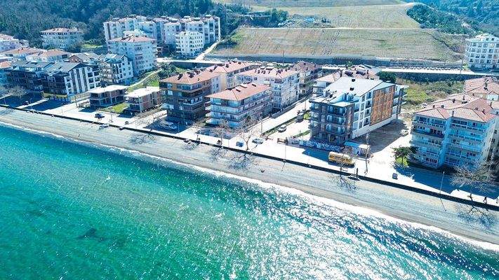 Sea-View Apartments in Yalova Next to the Beach in Çınarcık