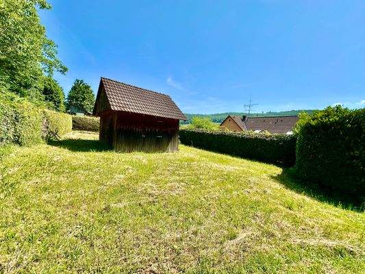 Einladendes Freizeitgrundstück neben dem Haus