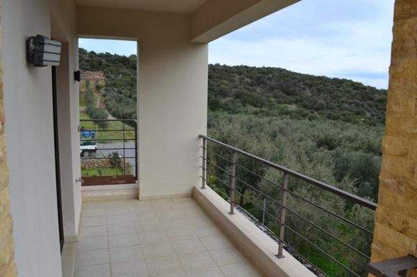 Kreta, Exo Lakonia: 5-Zimmer-Villa mit großem Olivenhain zu verkaufen