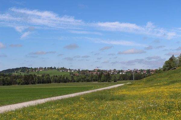 Schon der Weg zum Haus fühlt sich an wie Urlaub