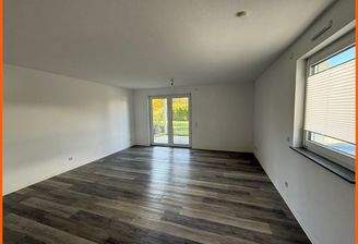 Wohnzimmer, Blick zur Terrasse