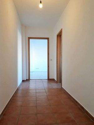 Wohnungsflur II_vor der Erneuerung des Fußboden