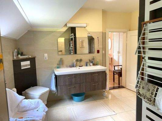 Master-Bad im Dachgeschoss