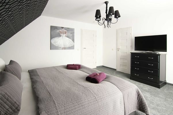 Haus-Sorgenfrei--Ferienwohnung-7-Schlafzimmer-OG-(4)