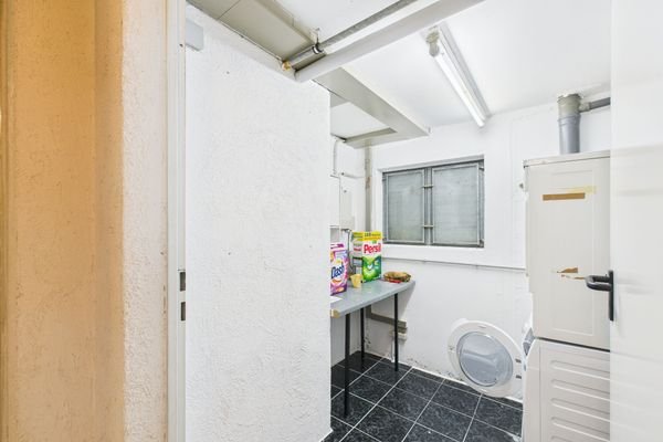Waschraum im Keller.jpg