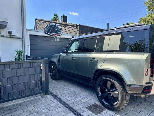 Garage mit Stellplatz