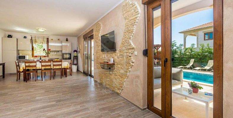 Moderne Eleganz mit luxuriösen Annehmlichkeiten