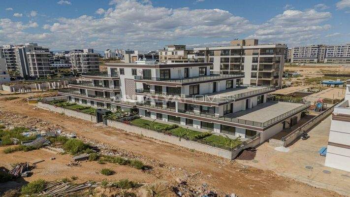 Flats with Private Gardens and Balconies in Aksu Antalya