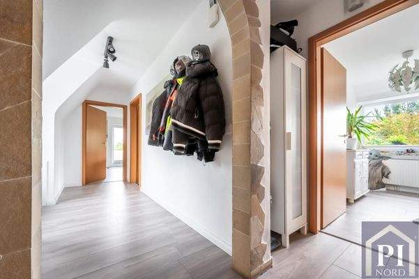 Großzügiger Flur im Dachgeschoss