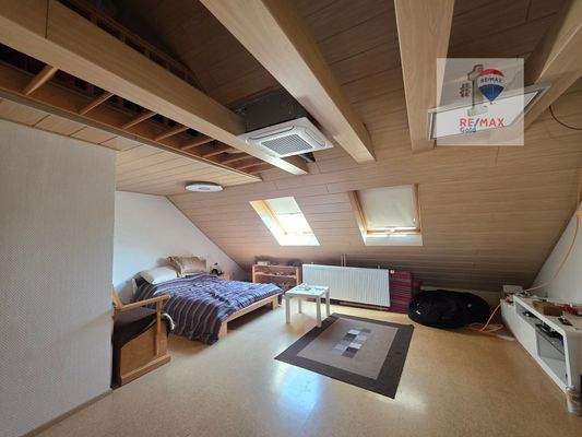 DG - Schlaf- und Wohnbereich mit LG-Klimaanlage