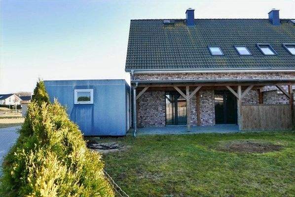 Ansicht vom Grundstück