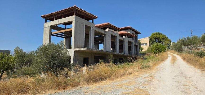 Kreta, Gournes: Wohn- und Geschäftsimmobilie im Rohbau zu verkaufen