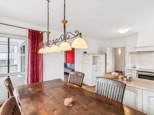 Essbereich mit Balkontür