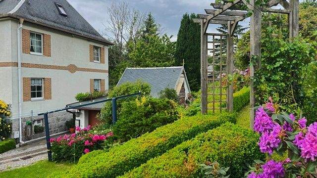 Seitenansicht vom Grundstück