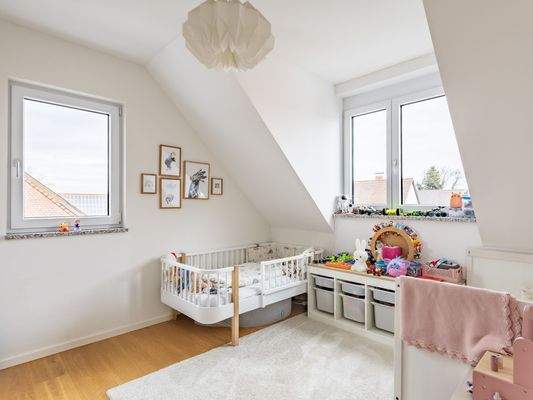 Geräumiges Kinderzimmer