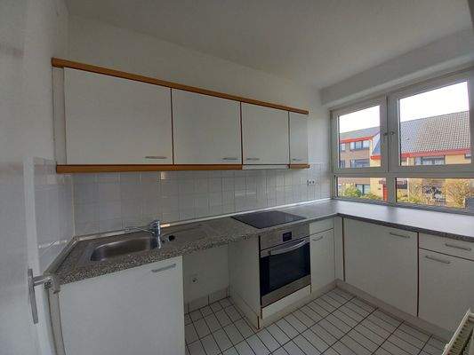 Muster Küche mit Möbeln