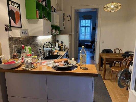 Moderne Küche mit kleiner Empf