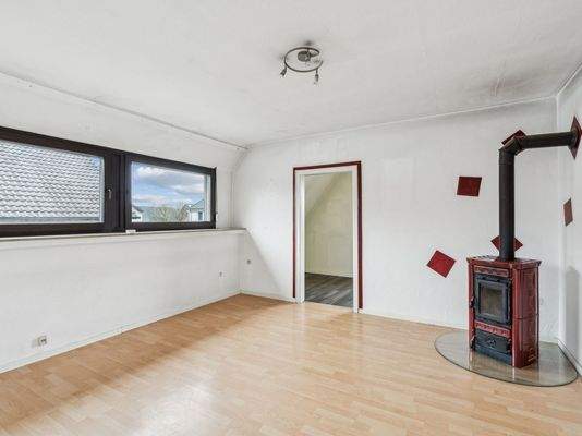 Esszimmer mit Kamin OG