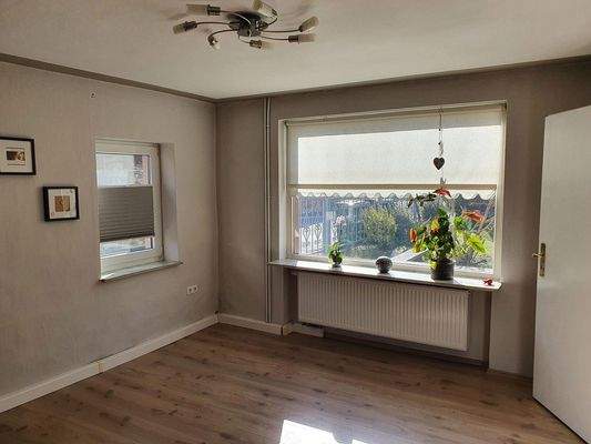 großes Fenster zu Garten