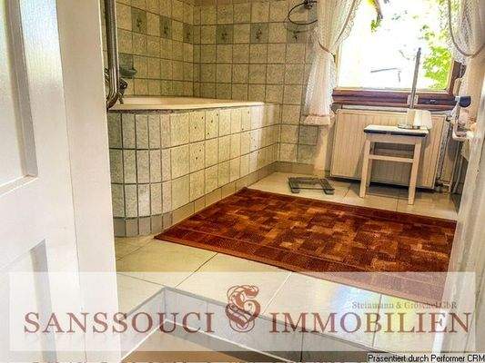 Wannenbad im Erdgeschoss