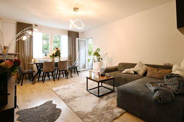 Wohn-/ Esszimmer (Blick 1)