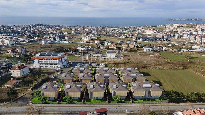 Detached and Semi-Detached Villas Near the Beach in İstanbul