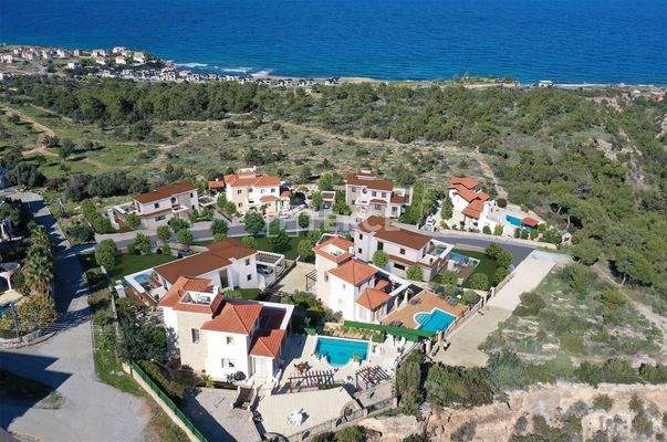 Stylish Houses with Pools in a Well Location in Girne