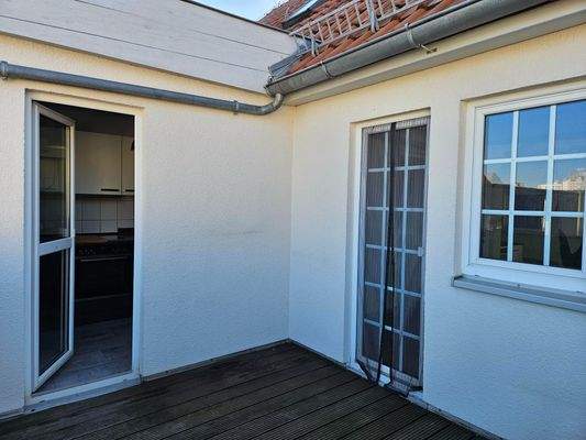 Terrasse mit Zugang Küche und Wohnzimmer