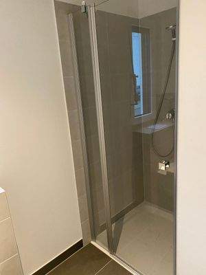 Gäste WC mit Dusche im EG