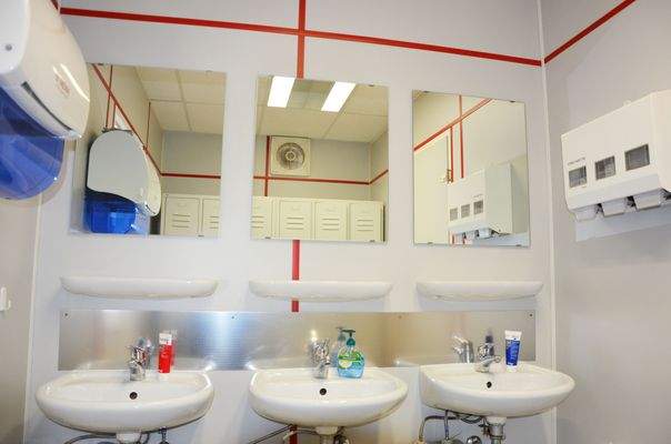 Umkleide, Waschbecken - OG