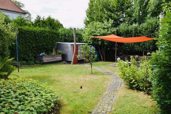 Garten mit Terrasse
