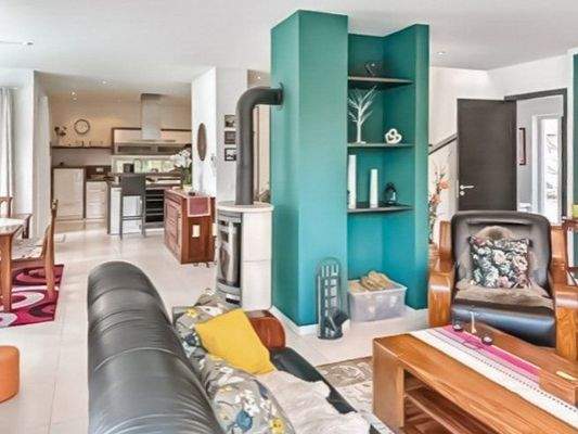 Kamin mit Blick Richtung Küche