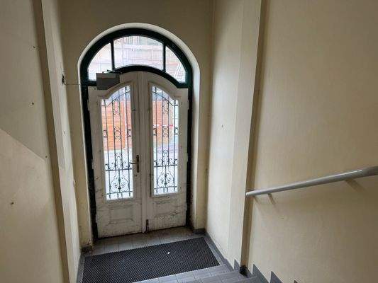 Hereinspaziert ins geräumige Büro