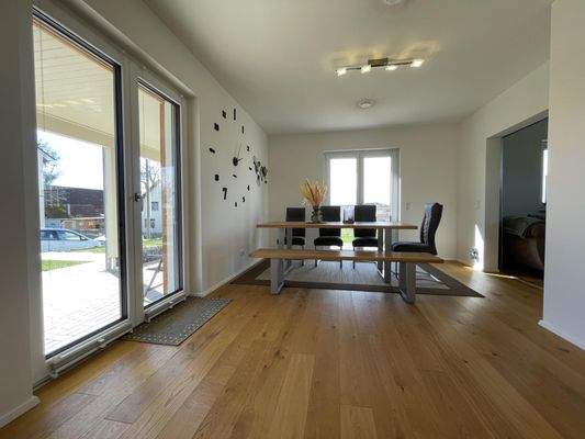 Essplatz mit Terrassenzugängen