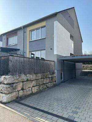 Ansicht Terrasse und Parken