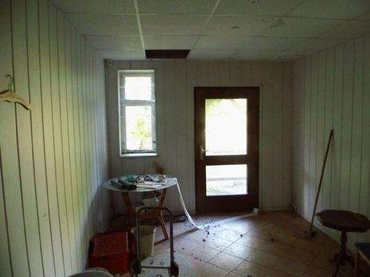 Flur mit Tür zum Hof EG