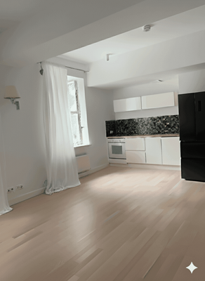 Helles Wohnzimmer mit Küche