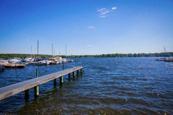 mit eigenem bootsanlegesteg