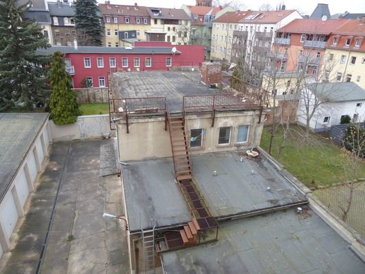 Garagen und Hintergebäude mit Dachterrasse.JPG