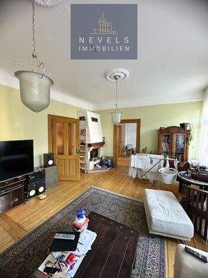 Wohnzimmer mit Kamin OG