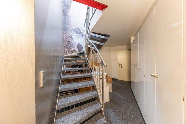 Untergeschoss mit Aktenablage