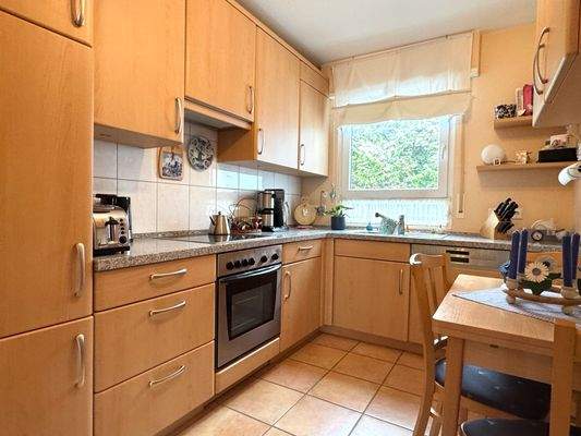 Küche mit Einbauküche