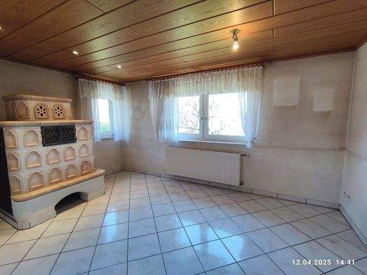 Esszimmer mit Kachelofen